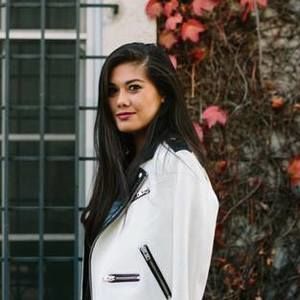 Meet your Posher, Claire